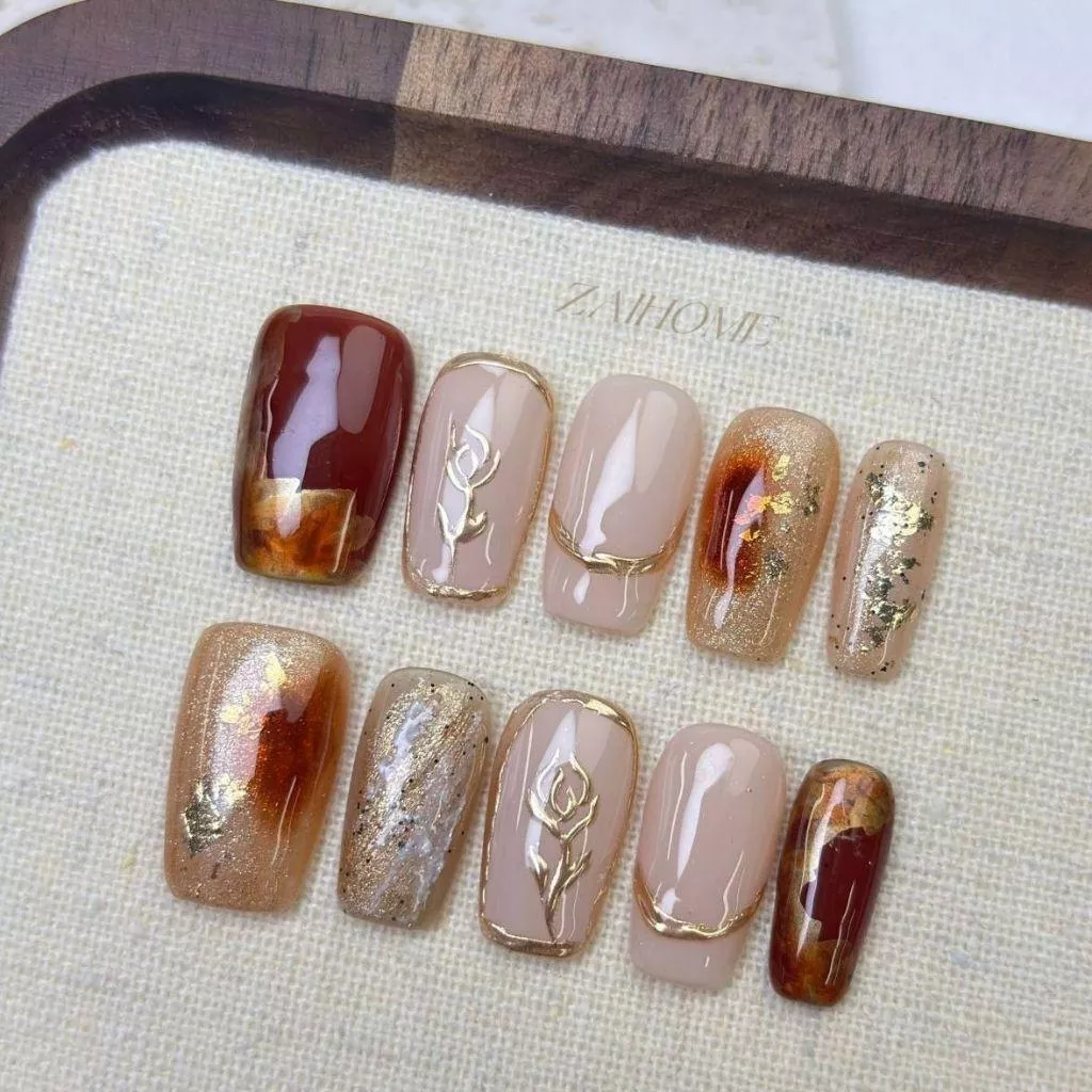 M 現貨  |【金色玫瑰】訂製穿戴甲  顯白 奶油色系 氛圍感 琥珀暈染 法式手繪金色玫瑰 法式美甲