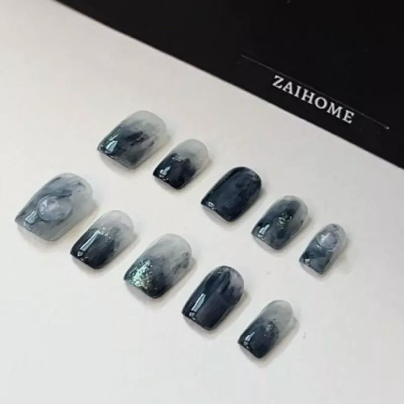 現貨｜隔日到貨【夜瀾-56】新短方 手作美甲 清冷感 墨色暈染 灰藍色 中性風 高級感 假指甲貼片 穿