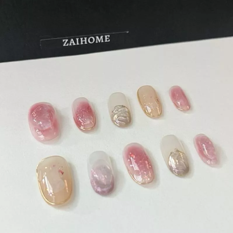 現貨+預購【櫻霧貝光-64】 中橢圓 穿戴甲｜果凍粉暈染 貝殼光澤 金邊細節 溫柔仙氣款