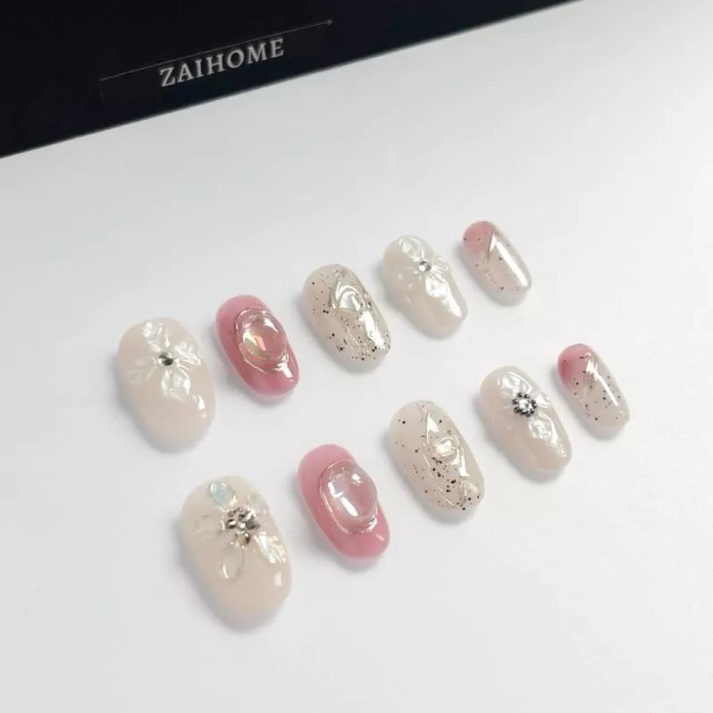 現貨｜隔日到貨【花瓣月影-68】中橢圓 立體浮雕 貝殼花 冰透粉 仙氣 顯白 台灣純手工穿戴甲 美甲貼片 XS S M