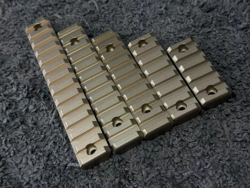 *現貨屋*mlok 魚骨片 沙色 m-lok 1913導軌 20mm