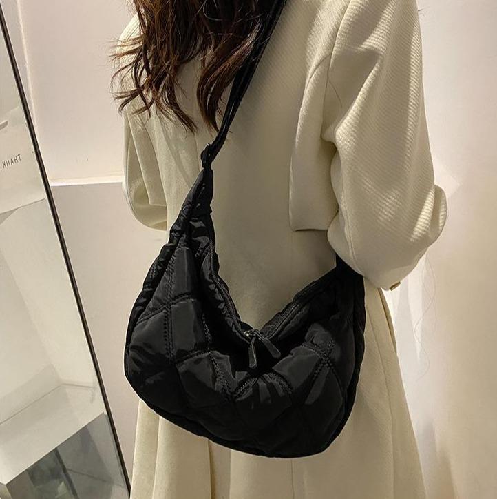 菱格繡線餃子包女款時尚單肩斜背包休閒百搭通勤包潮流側背包