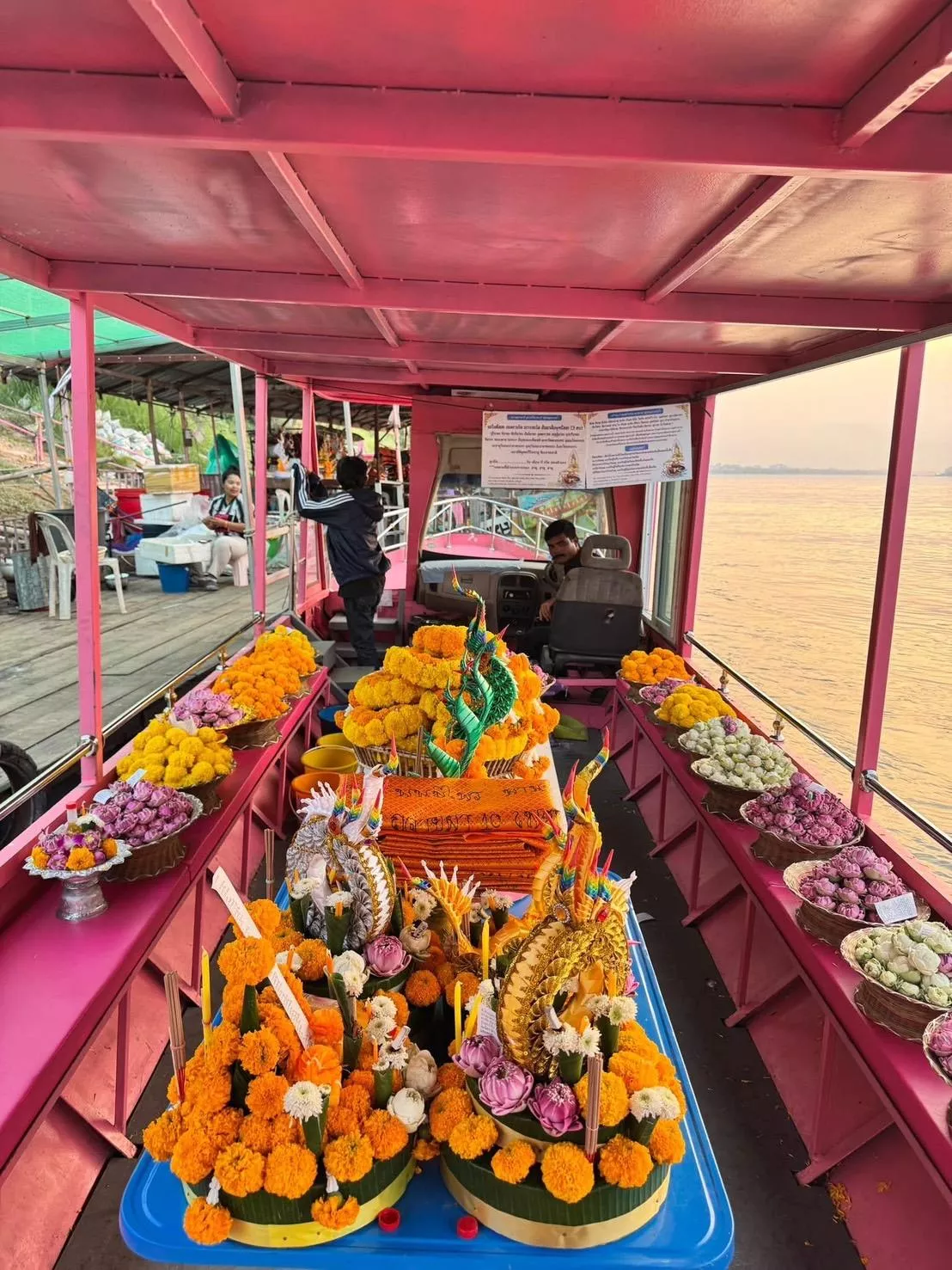 🇹🇭水中佛塔代拜