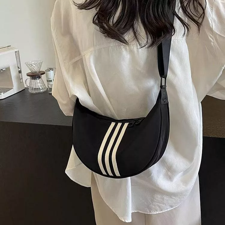 輕便休閒旅行包收納餃子包斜背包潮包