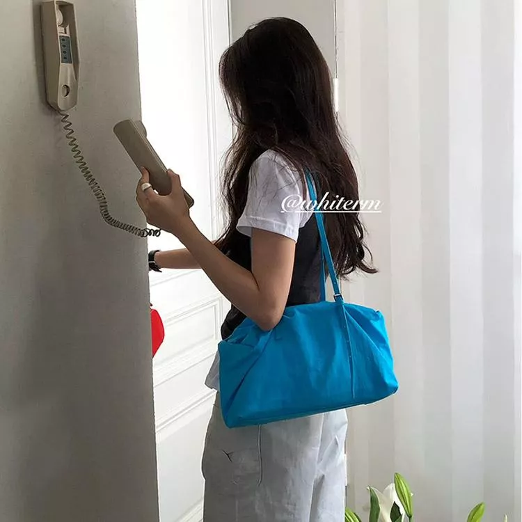 韓版輕便波士頓單肩枕頭包休閒健身包