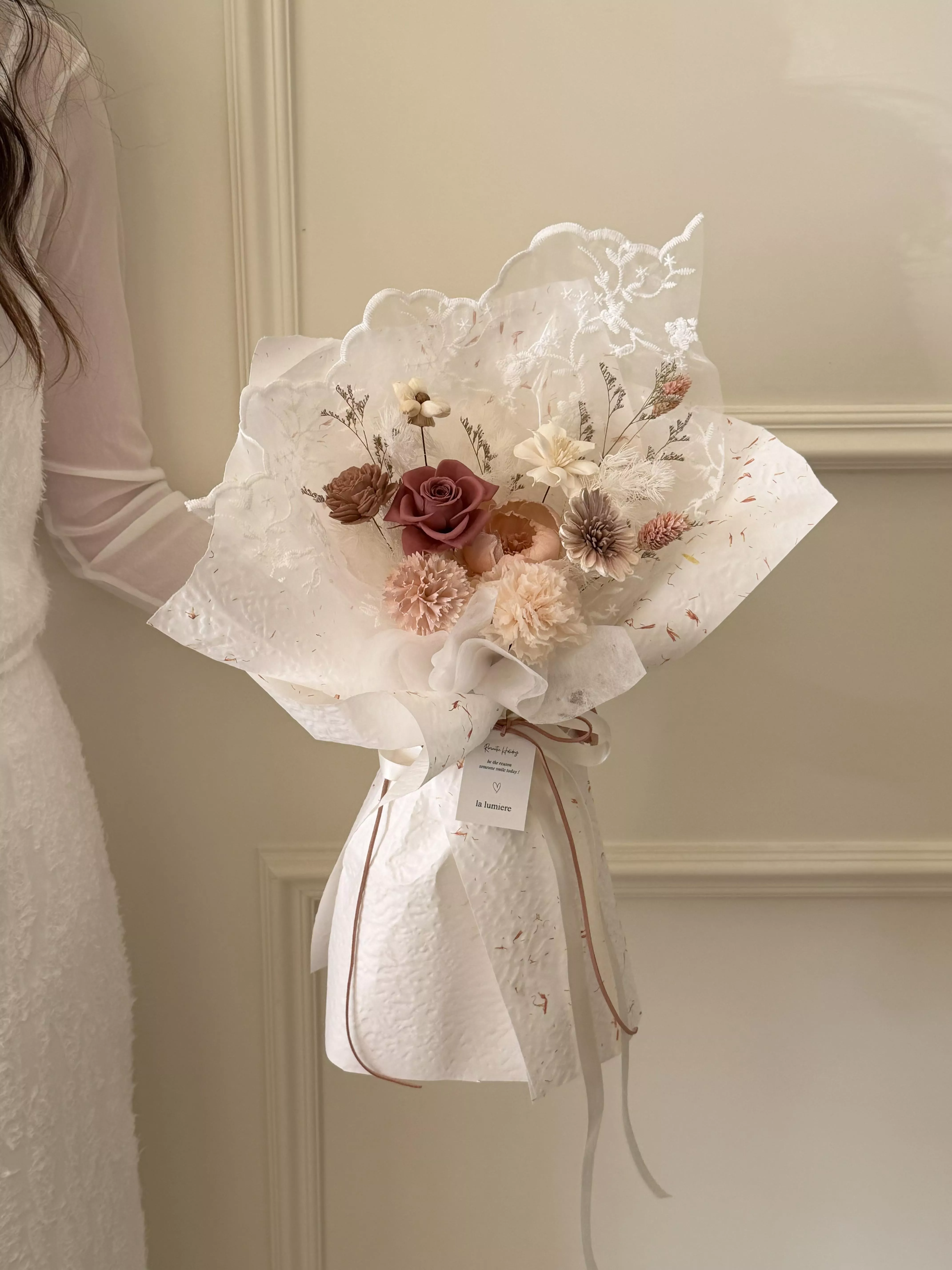 蕾絲永生康乃馨花束