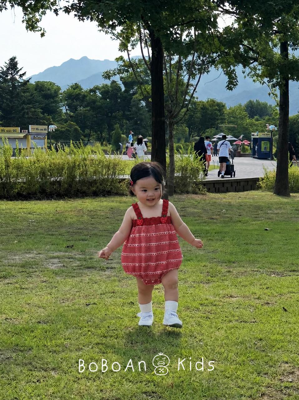 春夏純棉立體草莓撞色格紋包屁衣