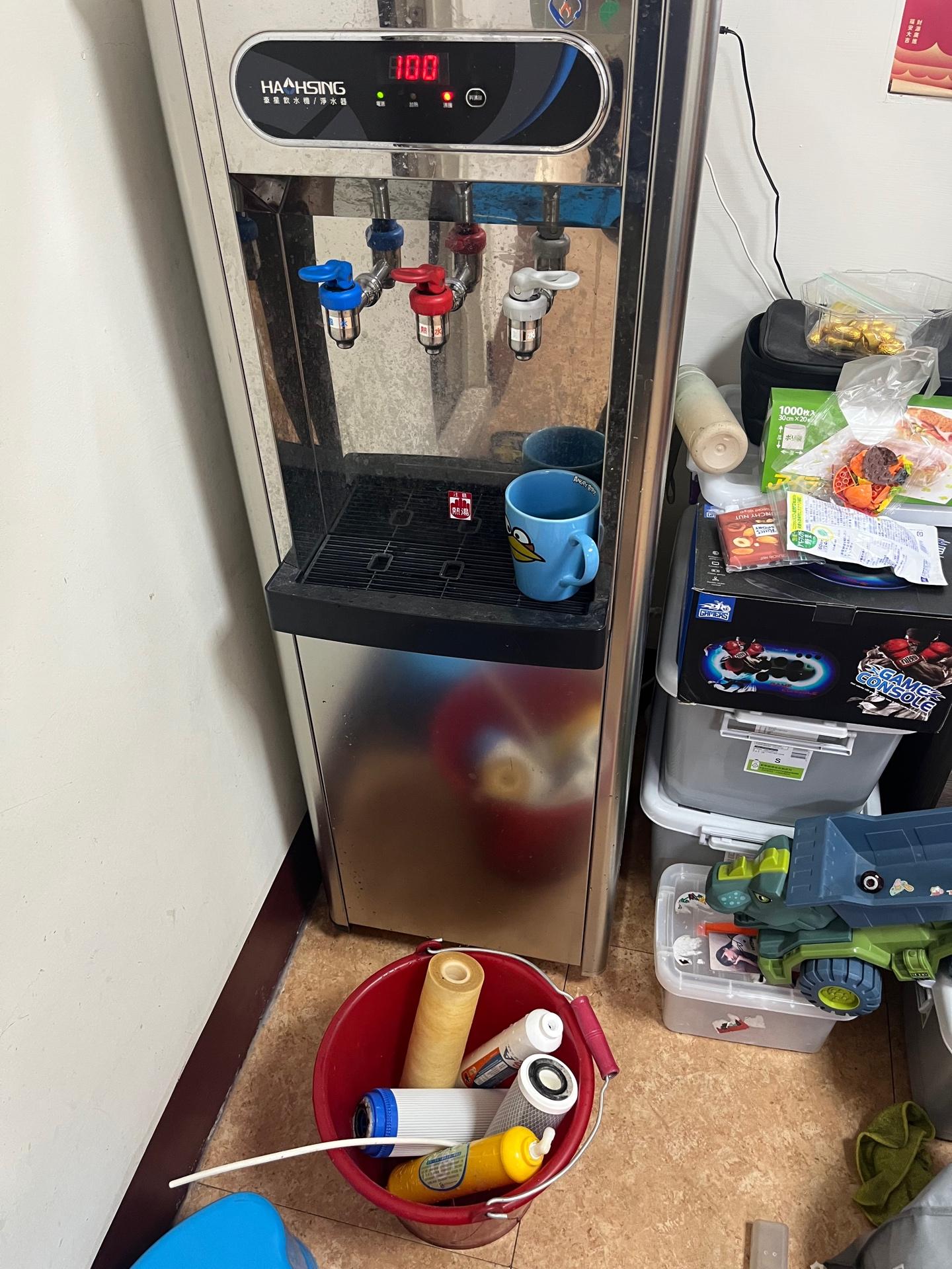 台中西屯｜家用立地式飲水機漏水維修＋濾心更換保養