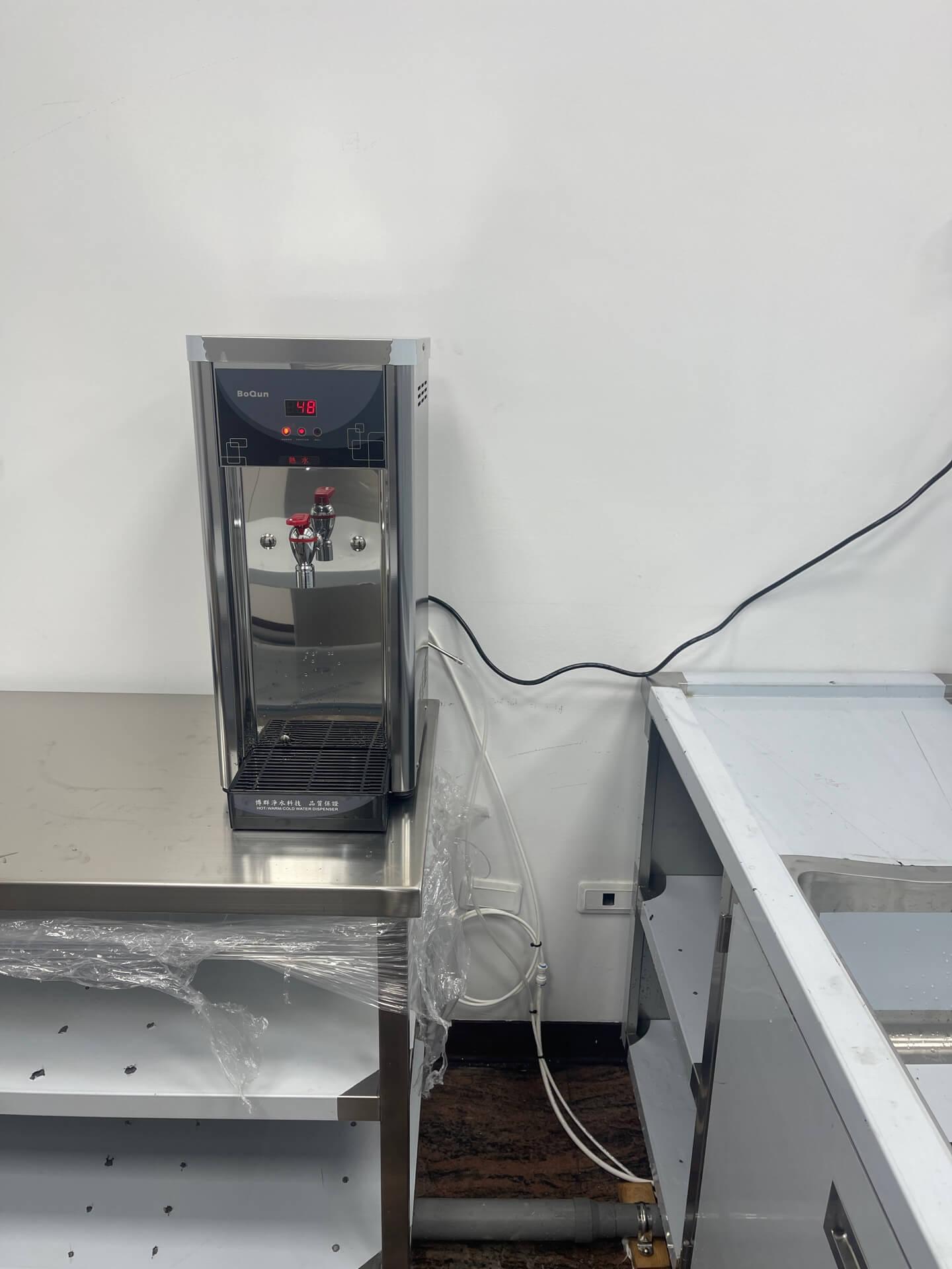 台中大里｜商用餐飲桌上型開水機安裝＋三道過濾器配置