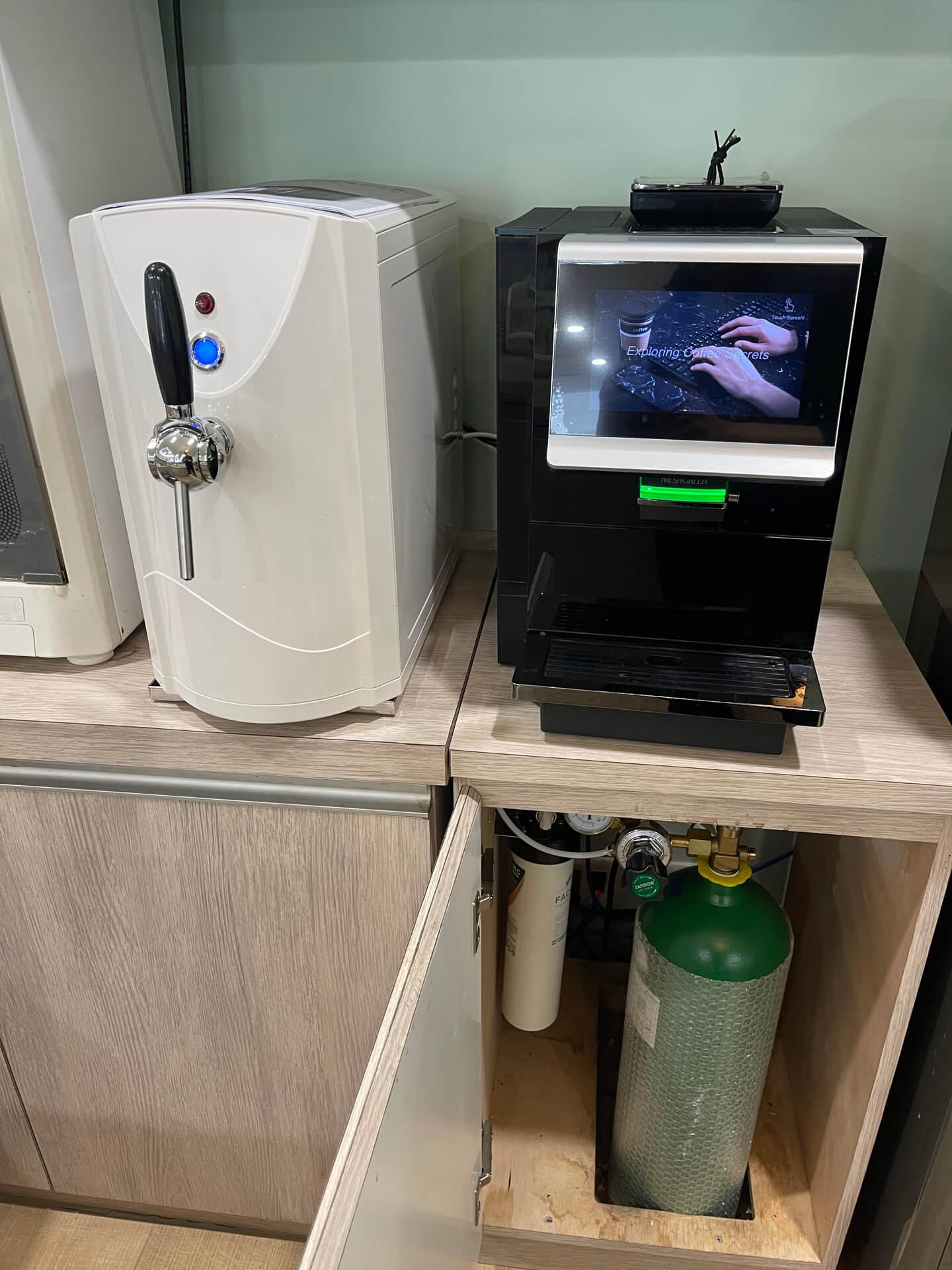 台中南區｜商業空間氣泡水機安裝｜SODA-R8＋GEMC淨水系統｜電智捷汽車體驗中心