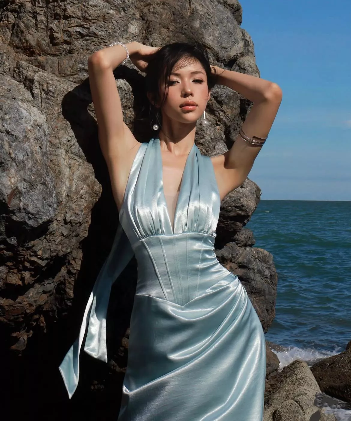 Velvet 香檳藍掛脖V領緞面晚禮服