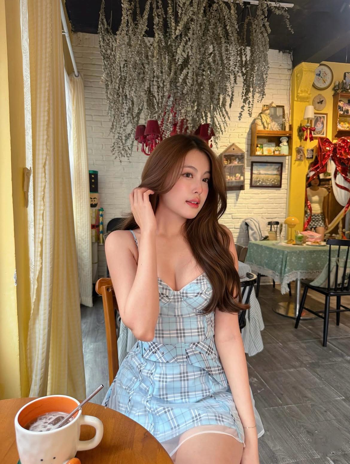 Aiai 𝐇𝐀𝐈𝐋𝐄𝐘 𝐃𝐑𝐄𝐒𝐒 雙層 格紋 連身裙