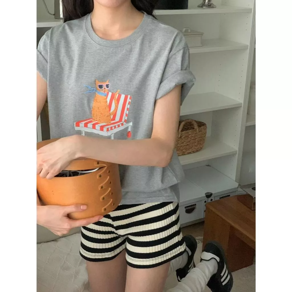FI 貓咪印花短袖T 寬鬆 文青上衣 長版純綿T 療癒系 復古