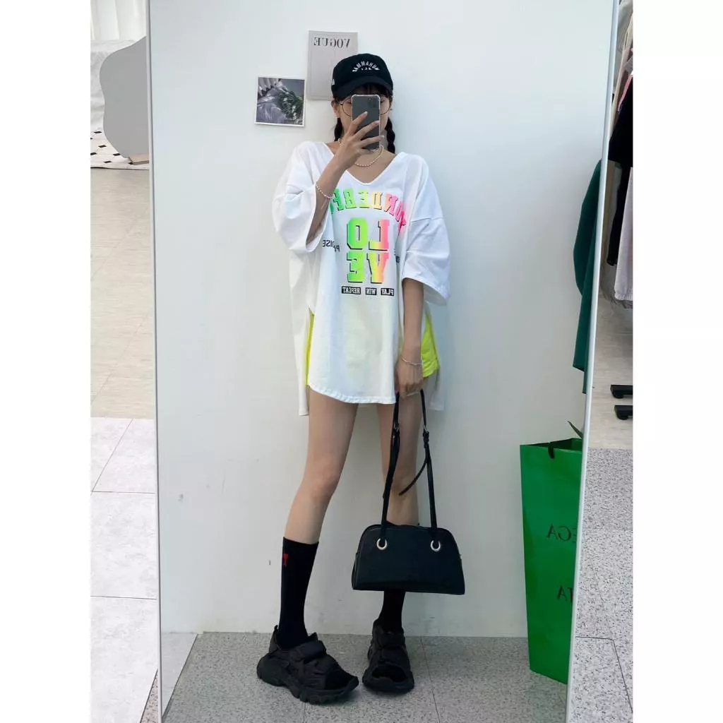 KIC 寬鬆螢光印花V領氠短袖 開衩T恤