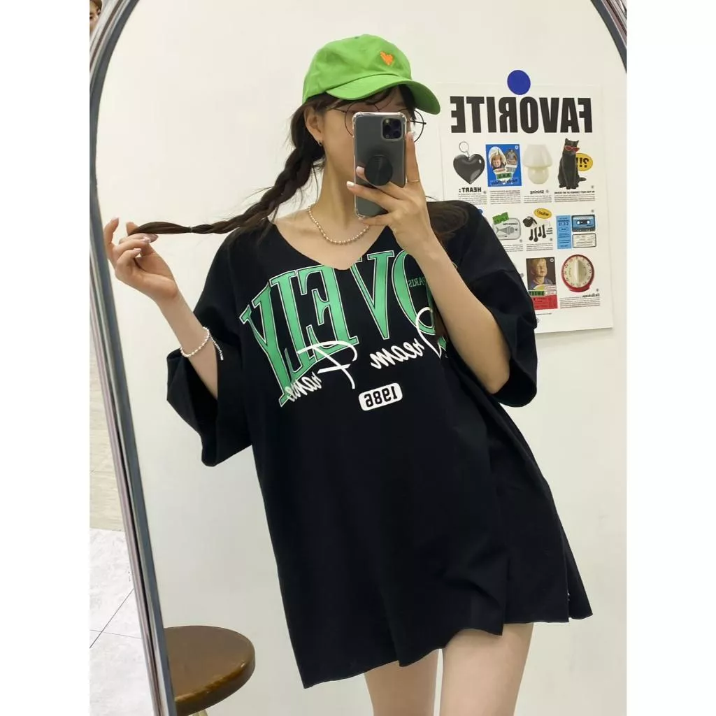 KIC 大字母拼貼V領寬鬆短袖T