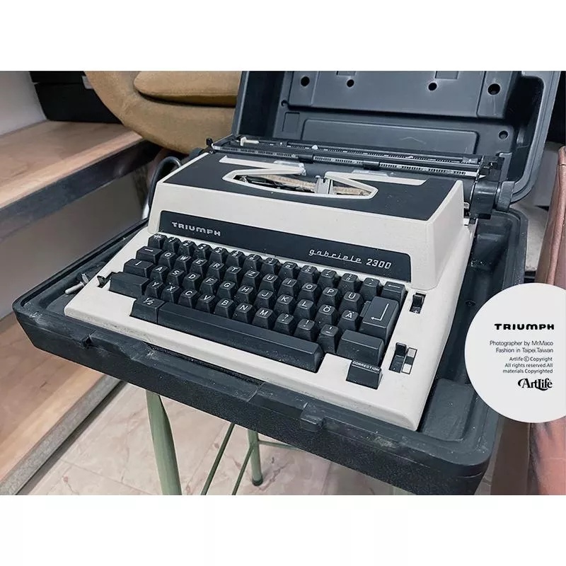 ArtLife @ Triumph Gabriele 2300 Typewriter VANTAGE 古道具 打字機