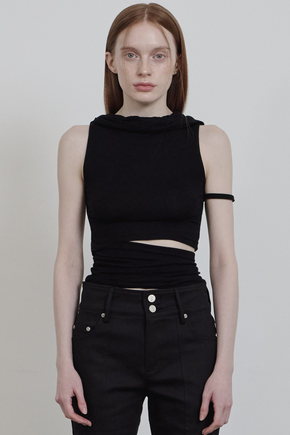 ANIV CUT-OUT HOODIE SLEEVELESS TOP BLACK