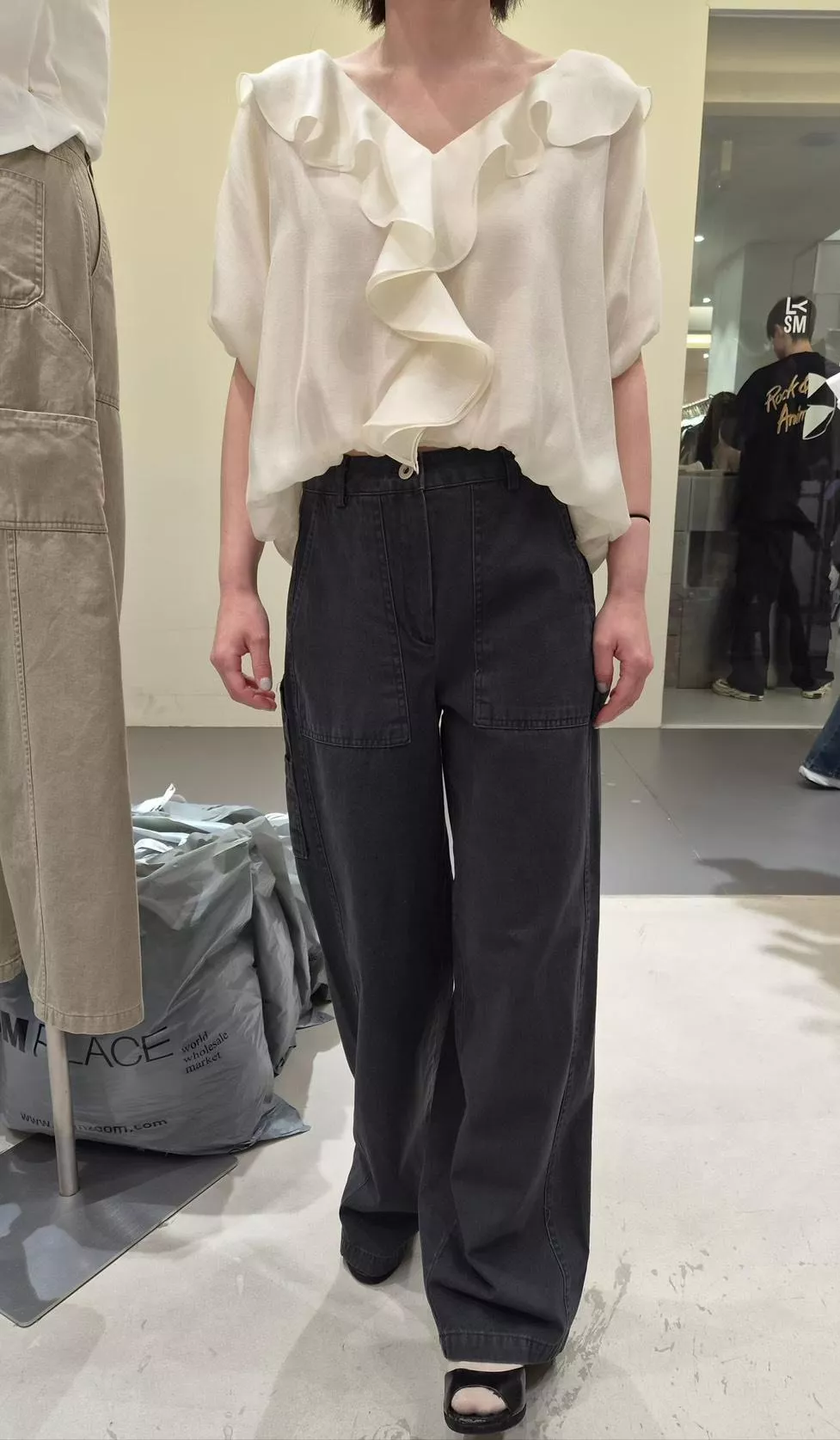 V領荷葉衫