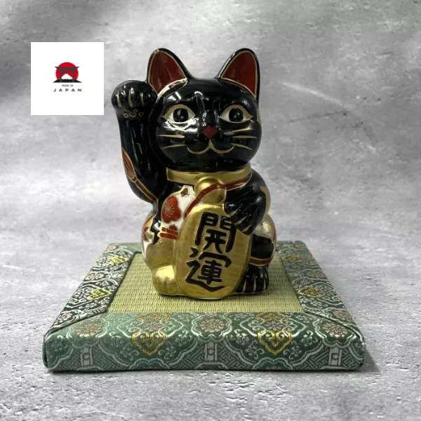 清水燒。13.5cm手作彩繪招財貓（黑地六瓢草花・右手開運金幣）
