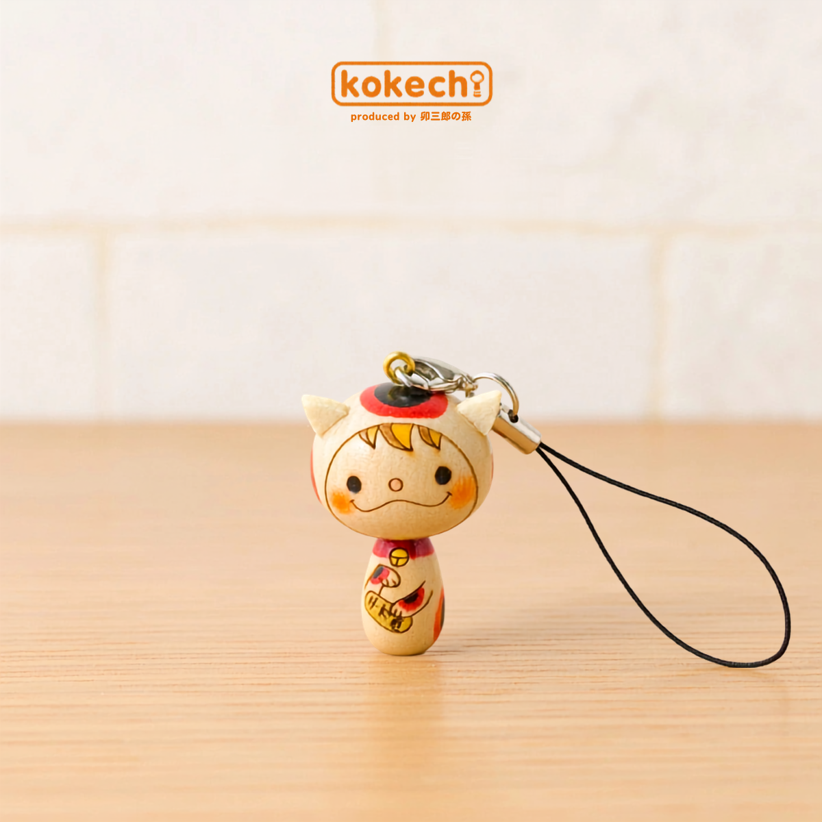 kokechi。手作招財貓君木作娃娃吊飾