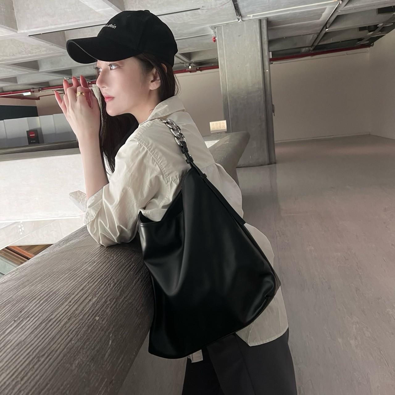 妳人生命定的第一支水桶包[The first bucket bag of you]