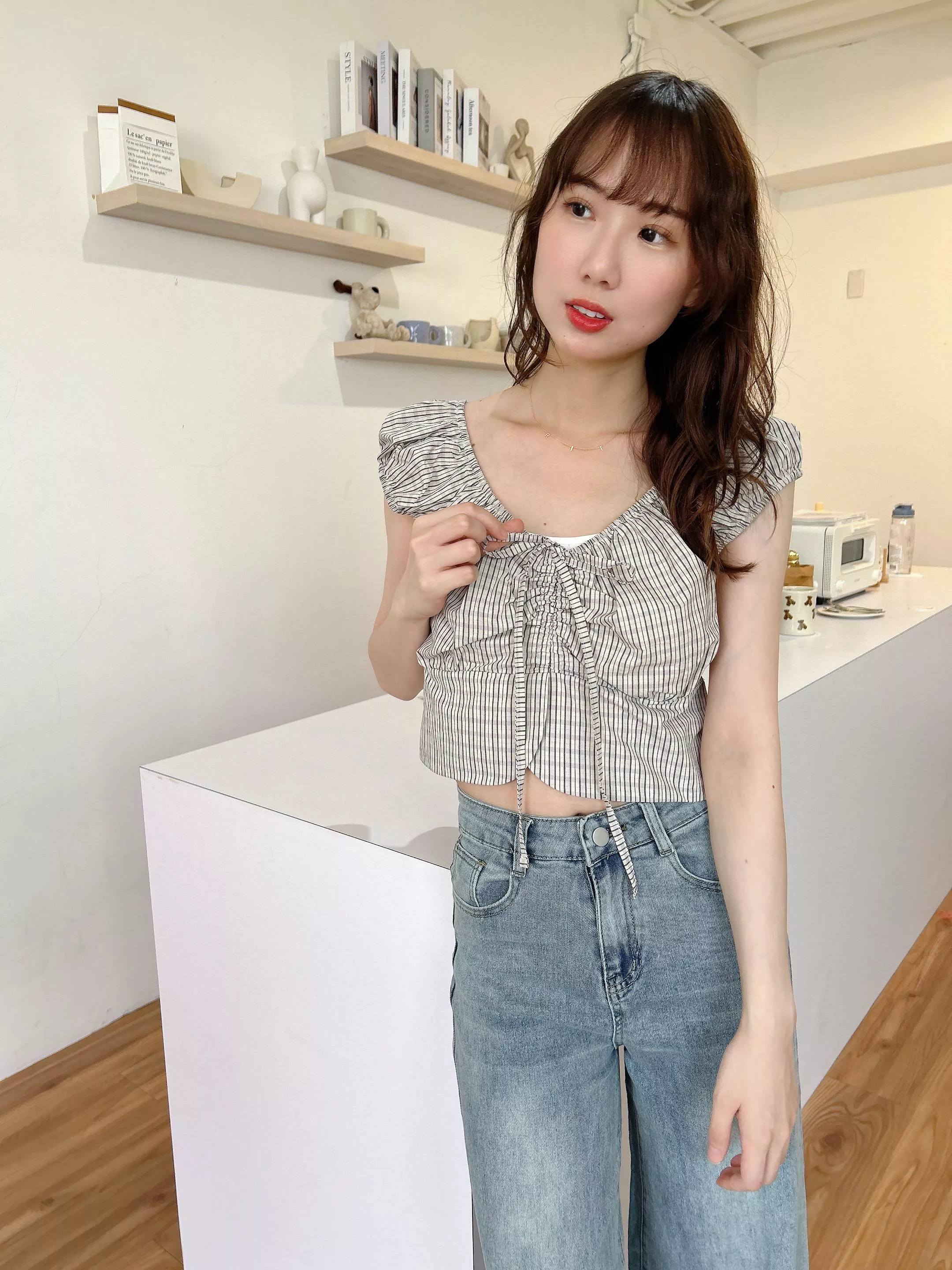 漂亮秘笈抽繩抓皺格紋上衣 (2色)