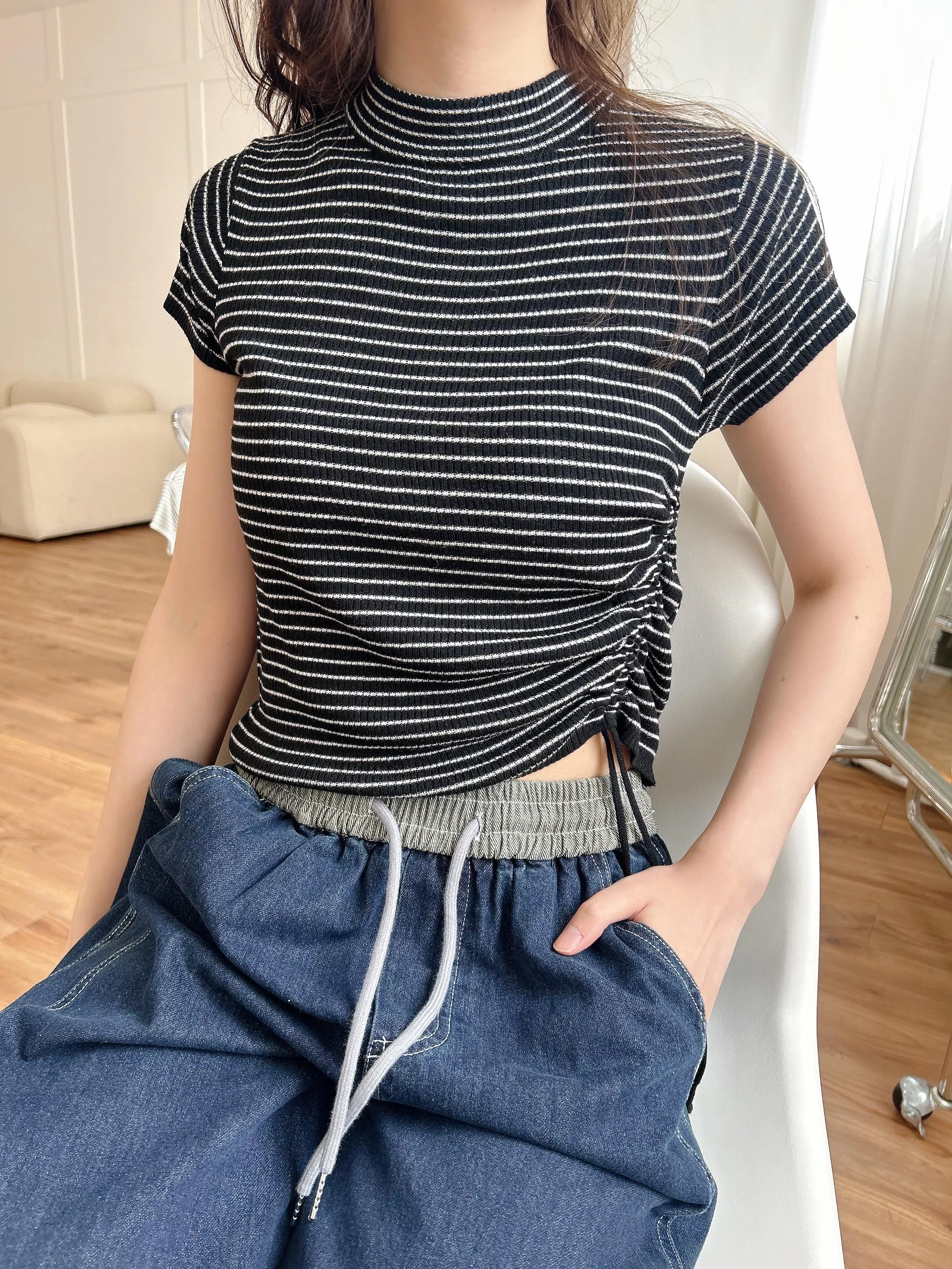 知性歐膩小立領條紋側抽繩上衣 (2色)