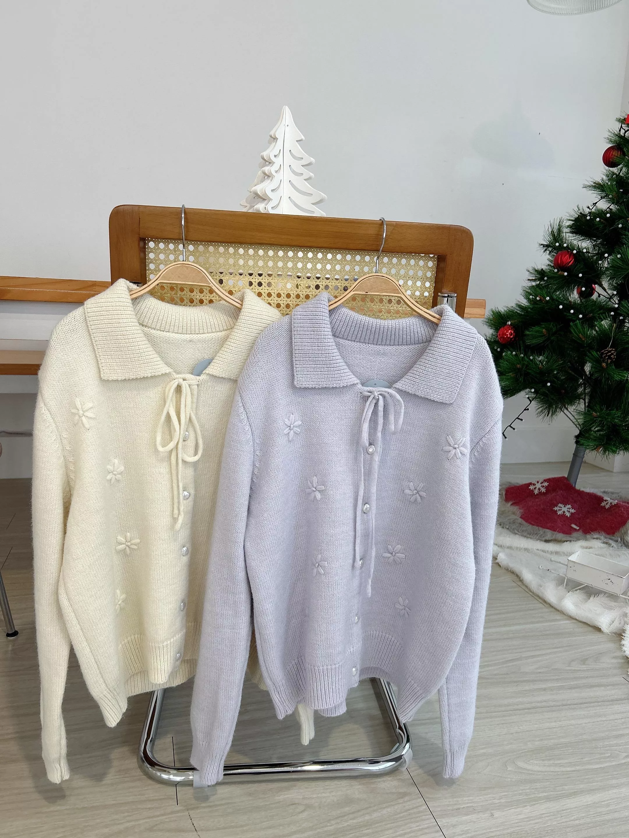 冬日甜心翻領小花刺繡針織衫 (2色)