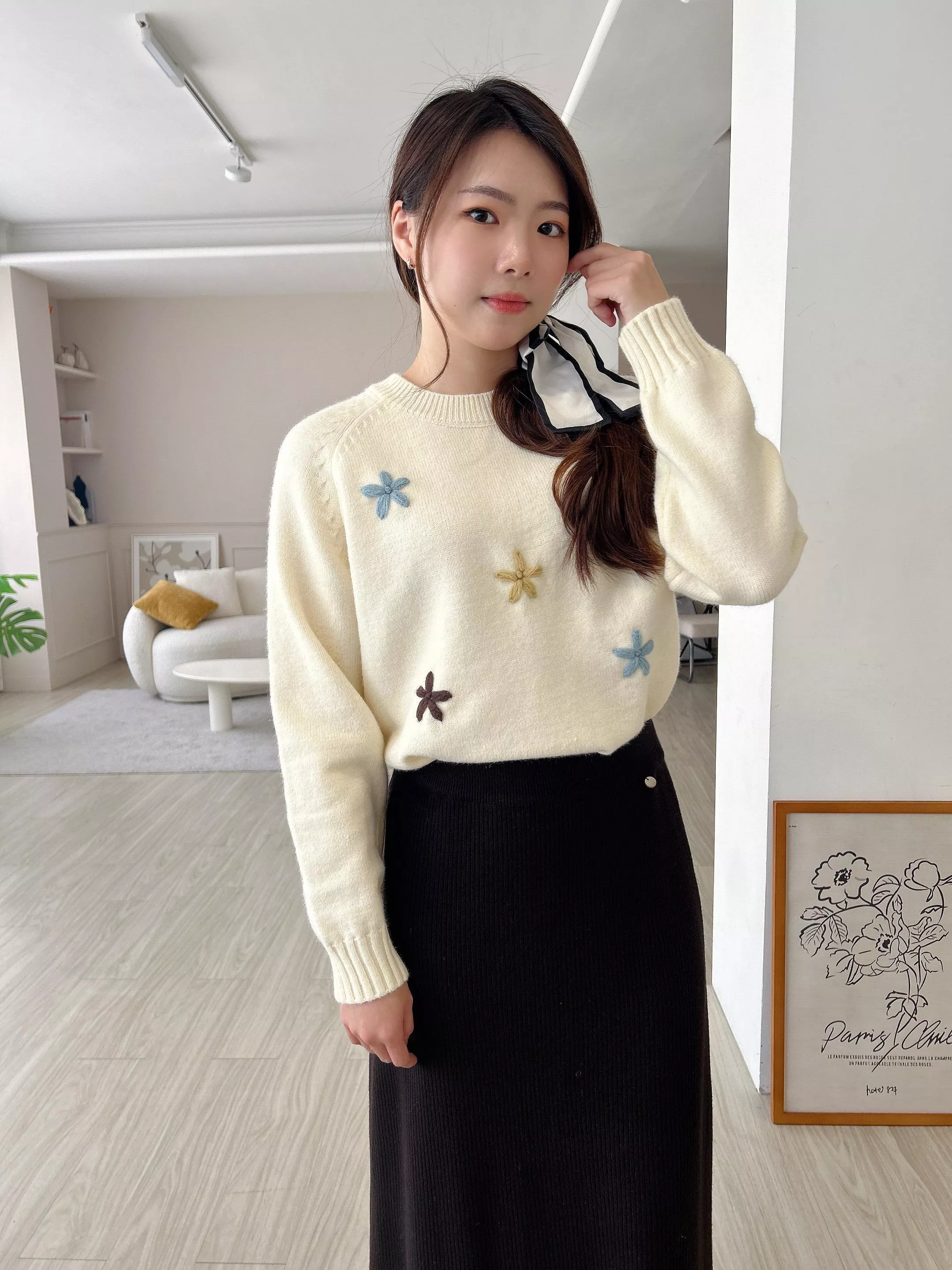 冬日焦點繽紛刺繡小花毛衣 (2色)