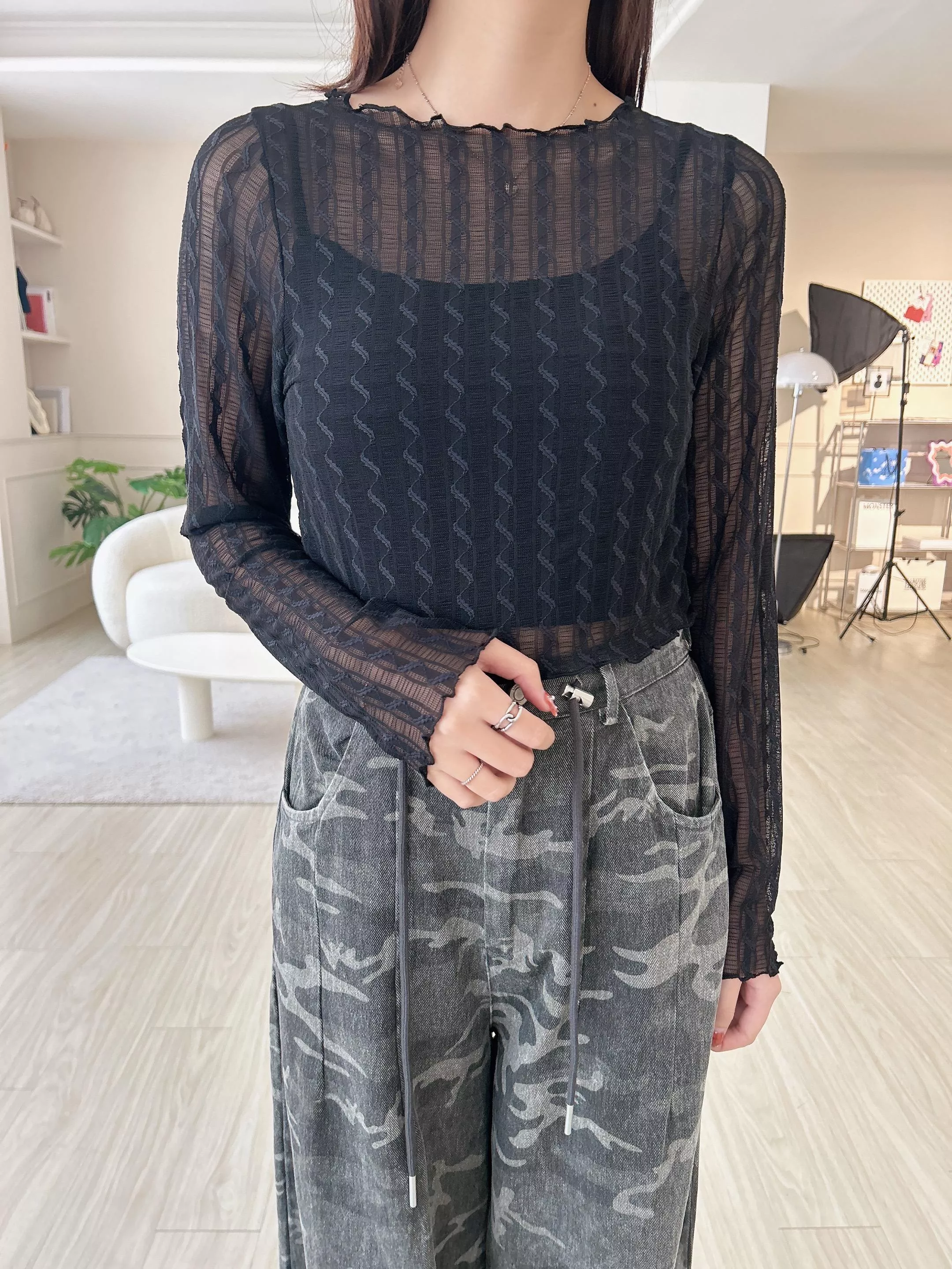 穿搭加分透膚波紋上衣 (2色)