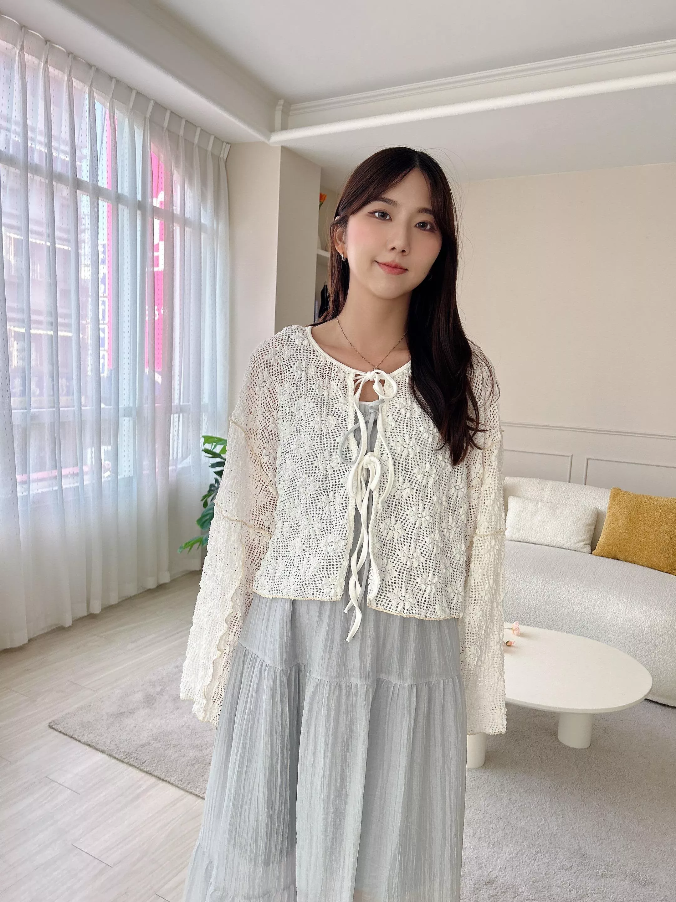日系氛圍綁帶撞色邊小花罩衫