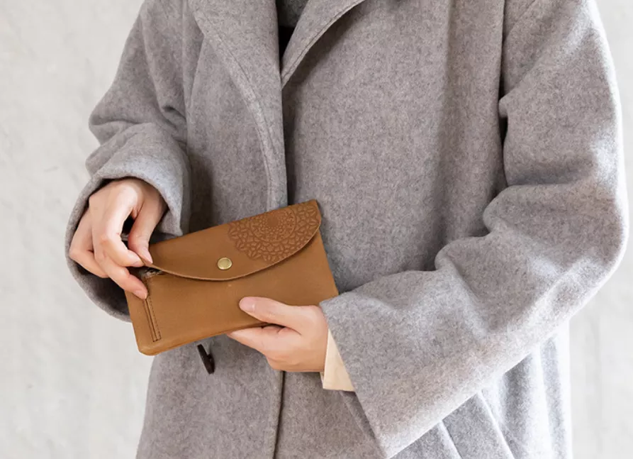 [日本製]Kanmi蕾絲圖案真皮簡易長夾