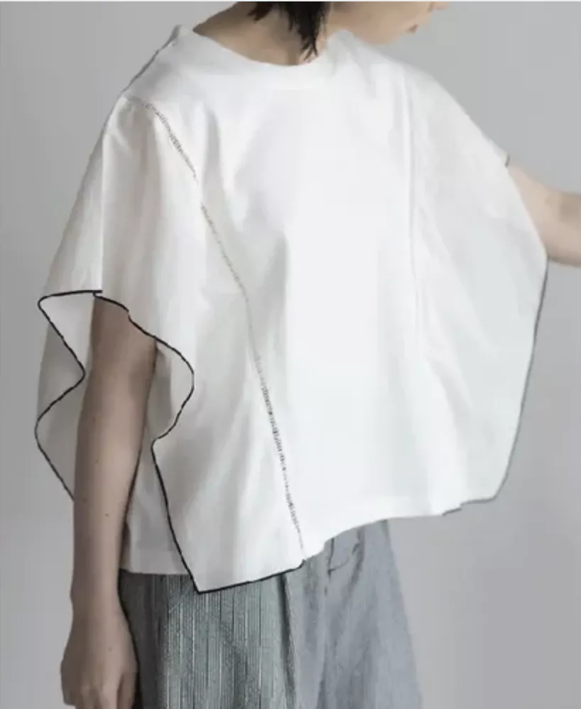 異材質拼接荷葉袖上衣