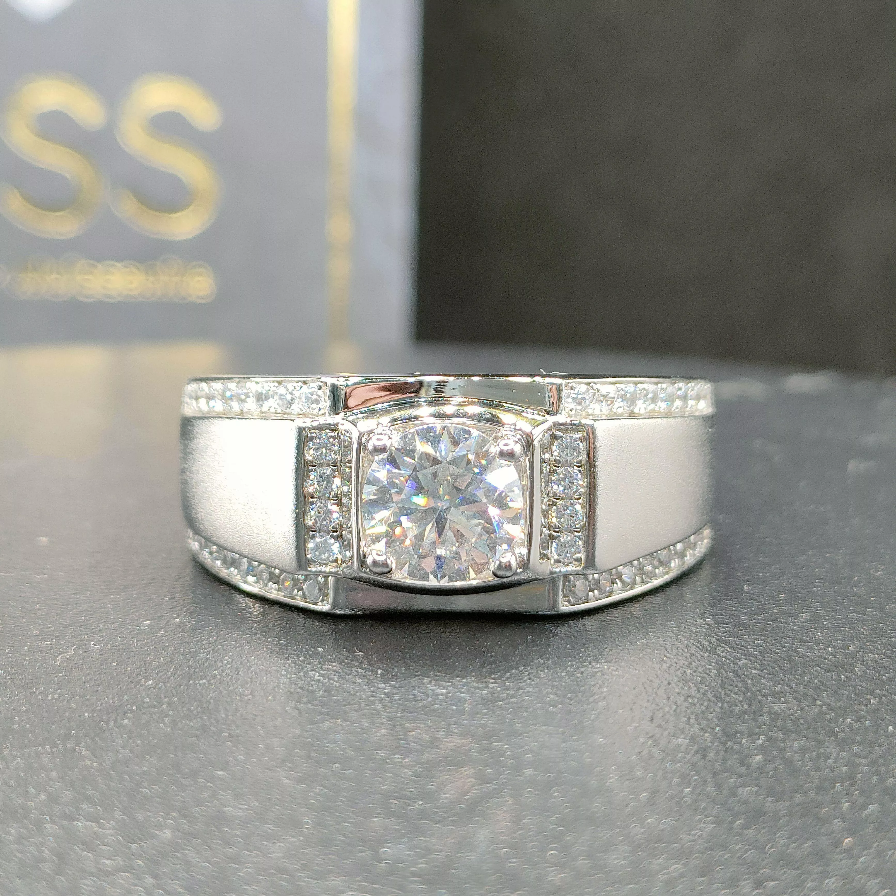 莫桑石 莫桑鑽 瀟灑1克拉男仕鑽戒 台北門市 客製化訂製白金