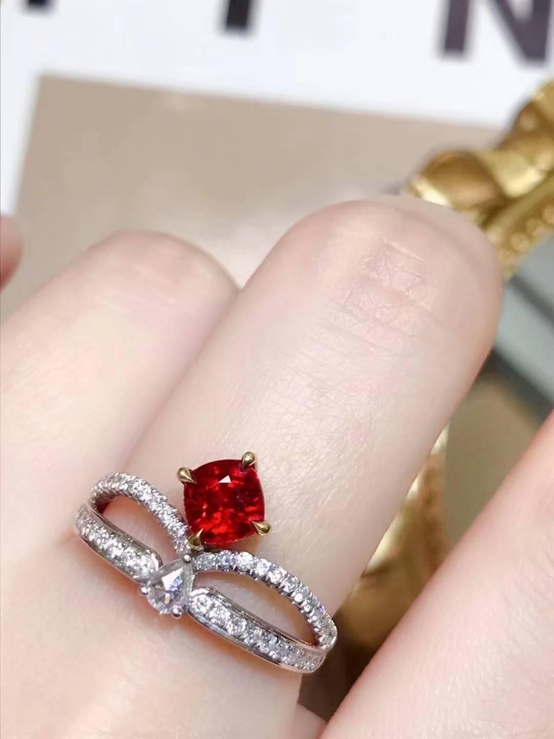 AIGS無燒鴿血紅紅寶石1克拉~18k金3.34克，鑽石0.44克拉💎