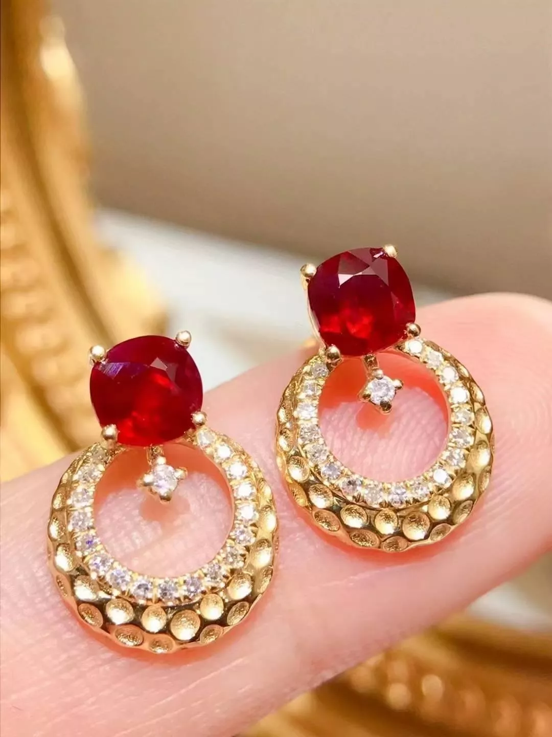 無燒紅寶石耳釘，鴿血紅品質，主石1.2ct