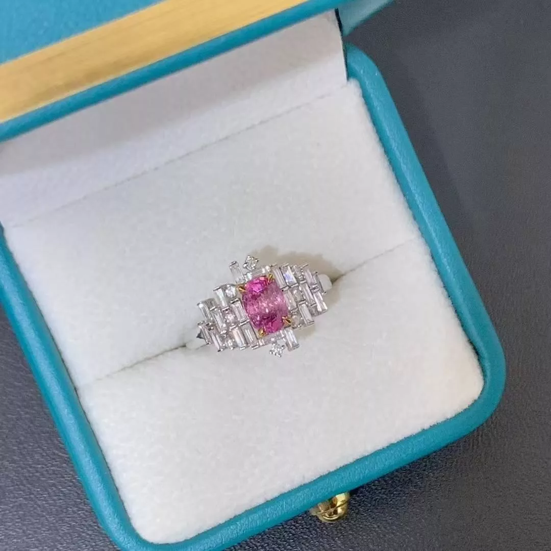 無燒帕帕拉恰寶石戒指，主石1.06克拉，鑽石53分，總重3.17克