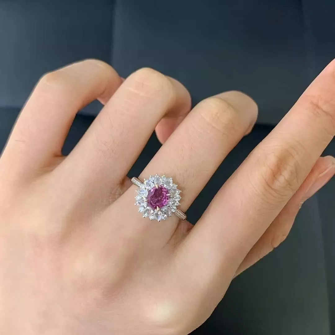 無燒帕帕拉恰寶石戒指，主石1.06克拉，鑽石60分，總重3.1克