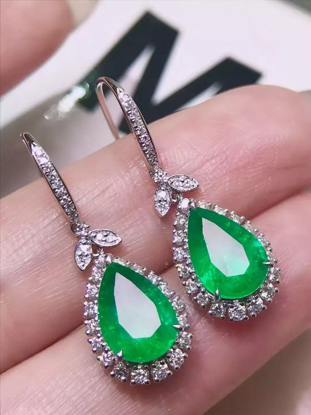 高品質祖母綠耳墜  3.3克拉