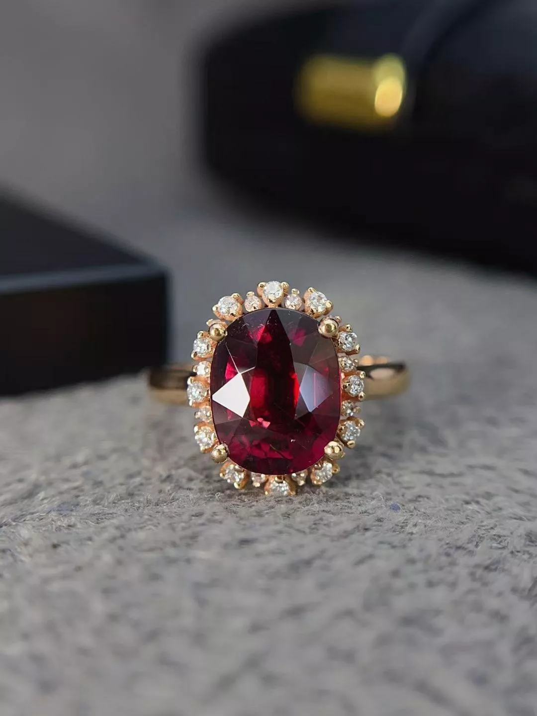 盧比萊紅碧璽戒指  3.2克拉