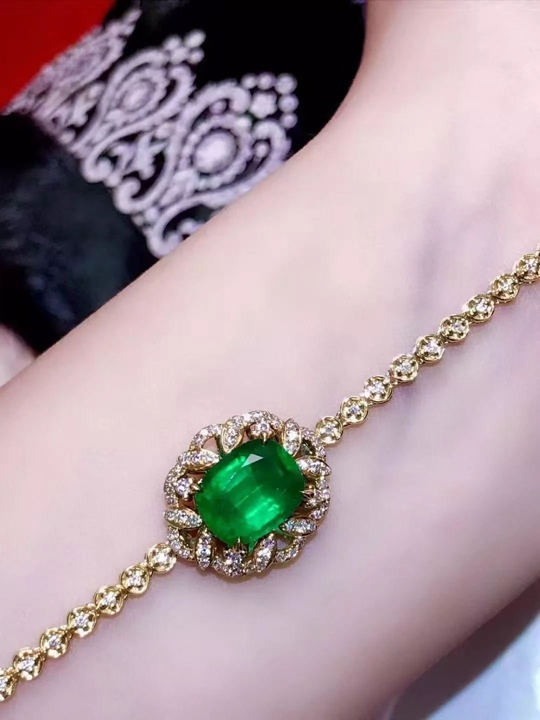 超級驚豔的祖母綠手鍊  3.3克拉