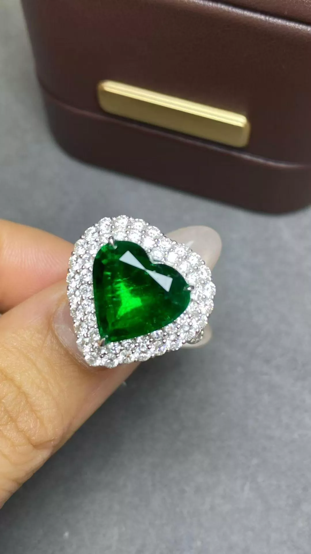 心形祖母綠兩用款  4.06克拉