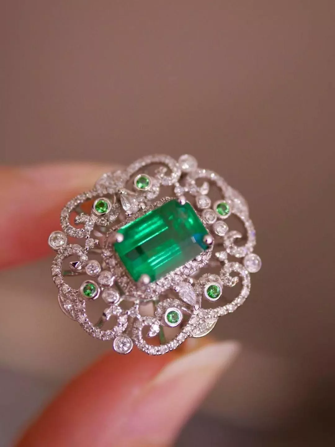 祖母綠戒指戒指  1.95克拉