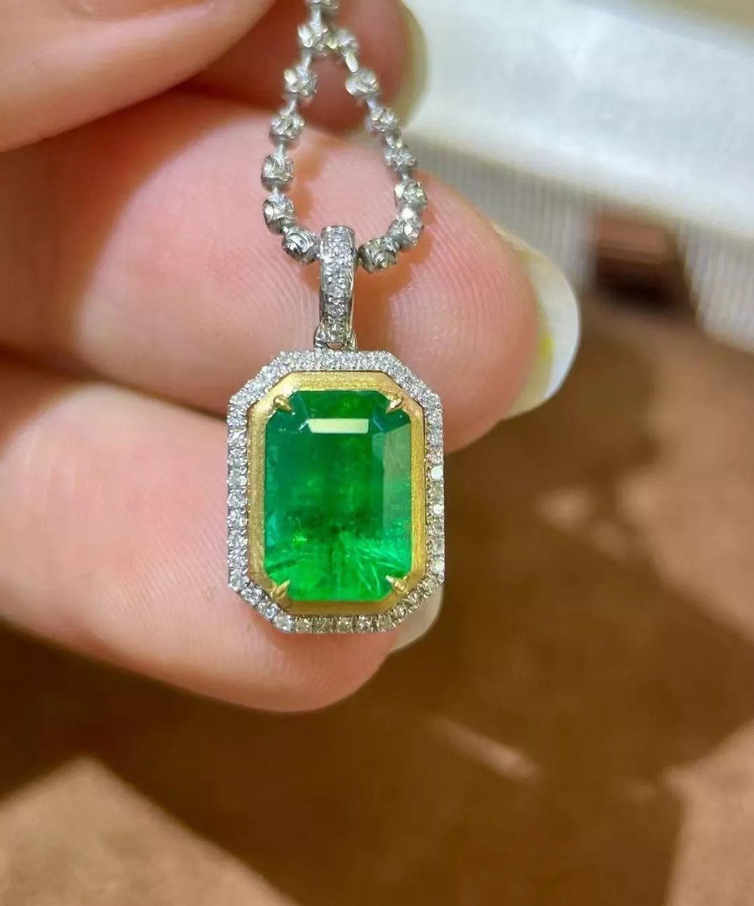 祖母綠吊墜  2.5克拉