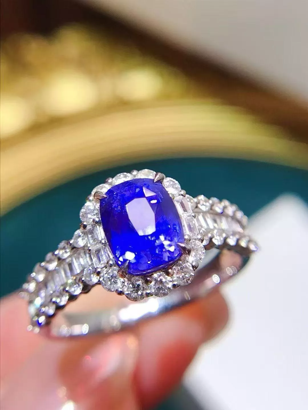 藍寶石戒指  2.11克拉 18k金配鑲 0.8克拉鑽石 台北門市 CG-605