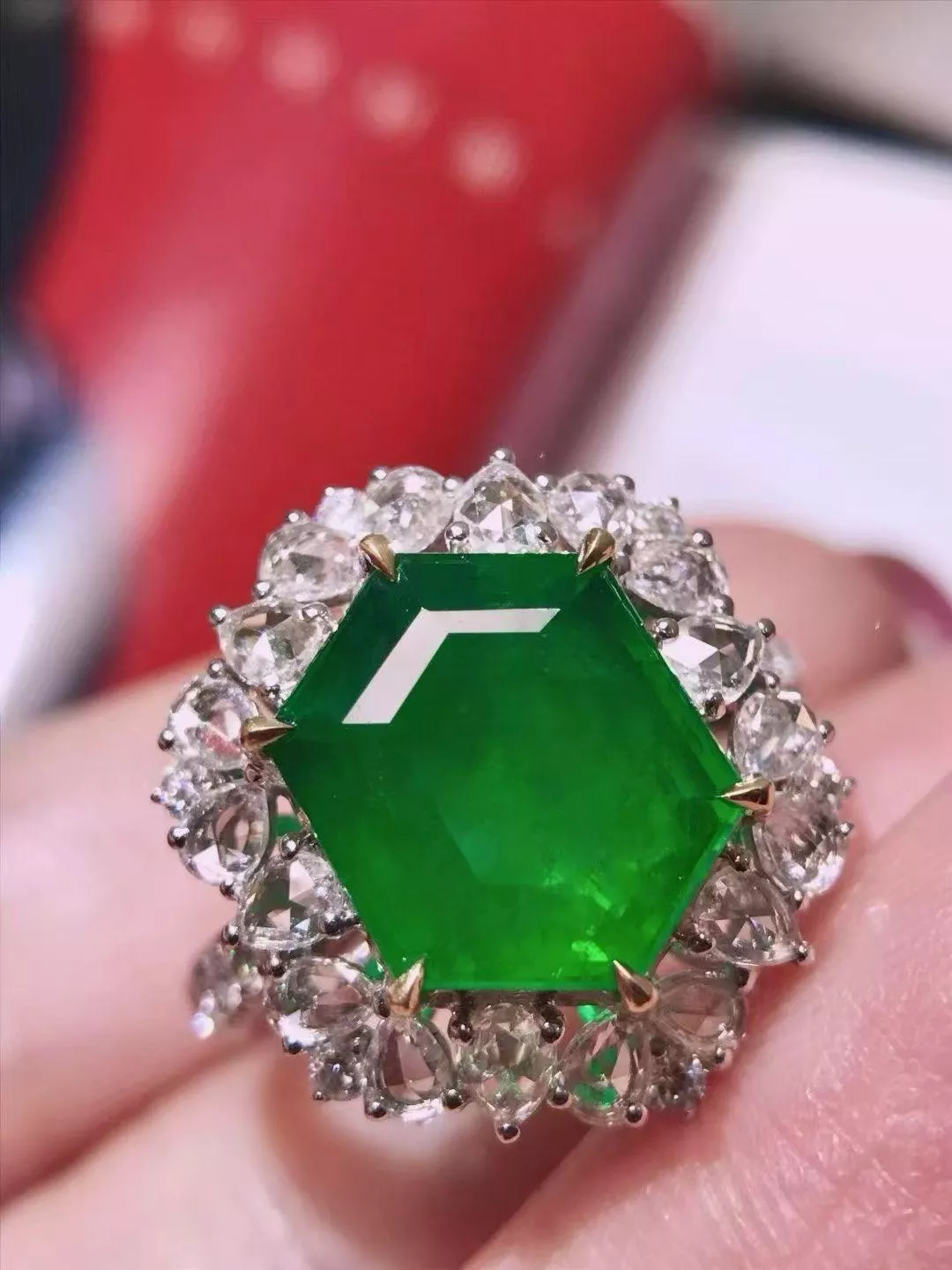 祖母綠戒指  4.5克拉 18k金配鑲  1.28克拉鑽石 台北門市 CG-611