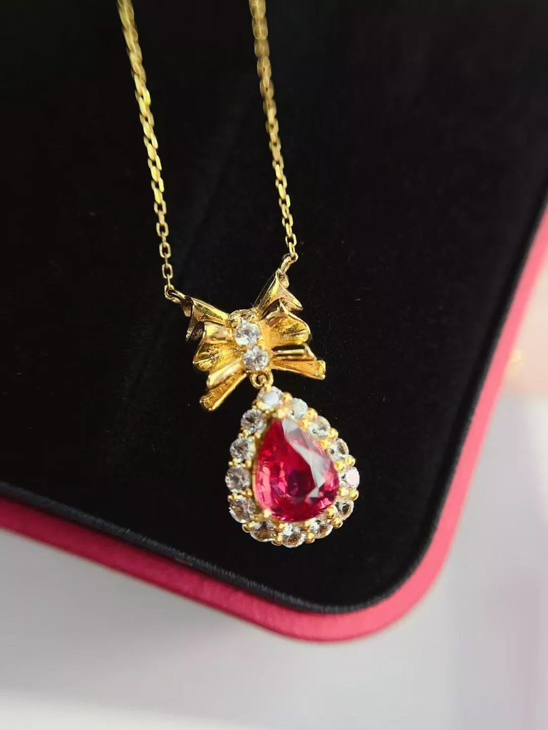 無燒紅寶石鎖骨鏈   1.1克拉 18k金配鑲  白藍寶15顆  台北門市 CG-613