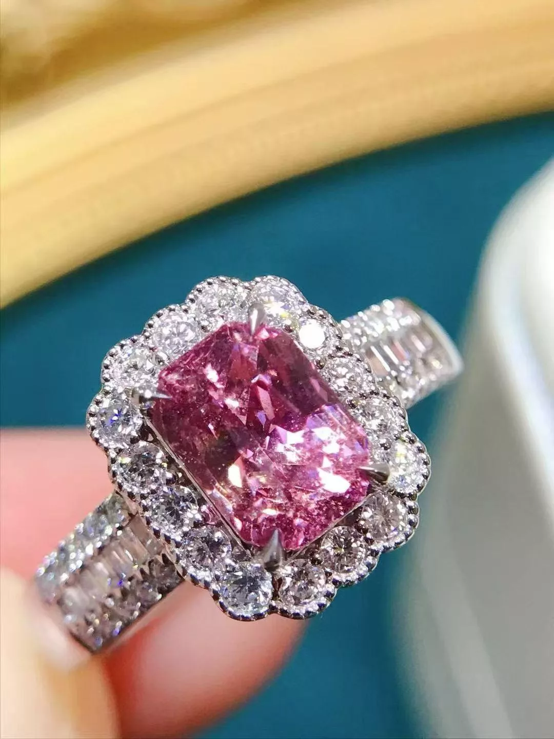 無燒帕帕拉恰戒指   2.1克拉 18k金配鑲 0.54克拉鑽石 台北門市 CG-617