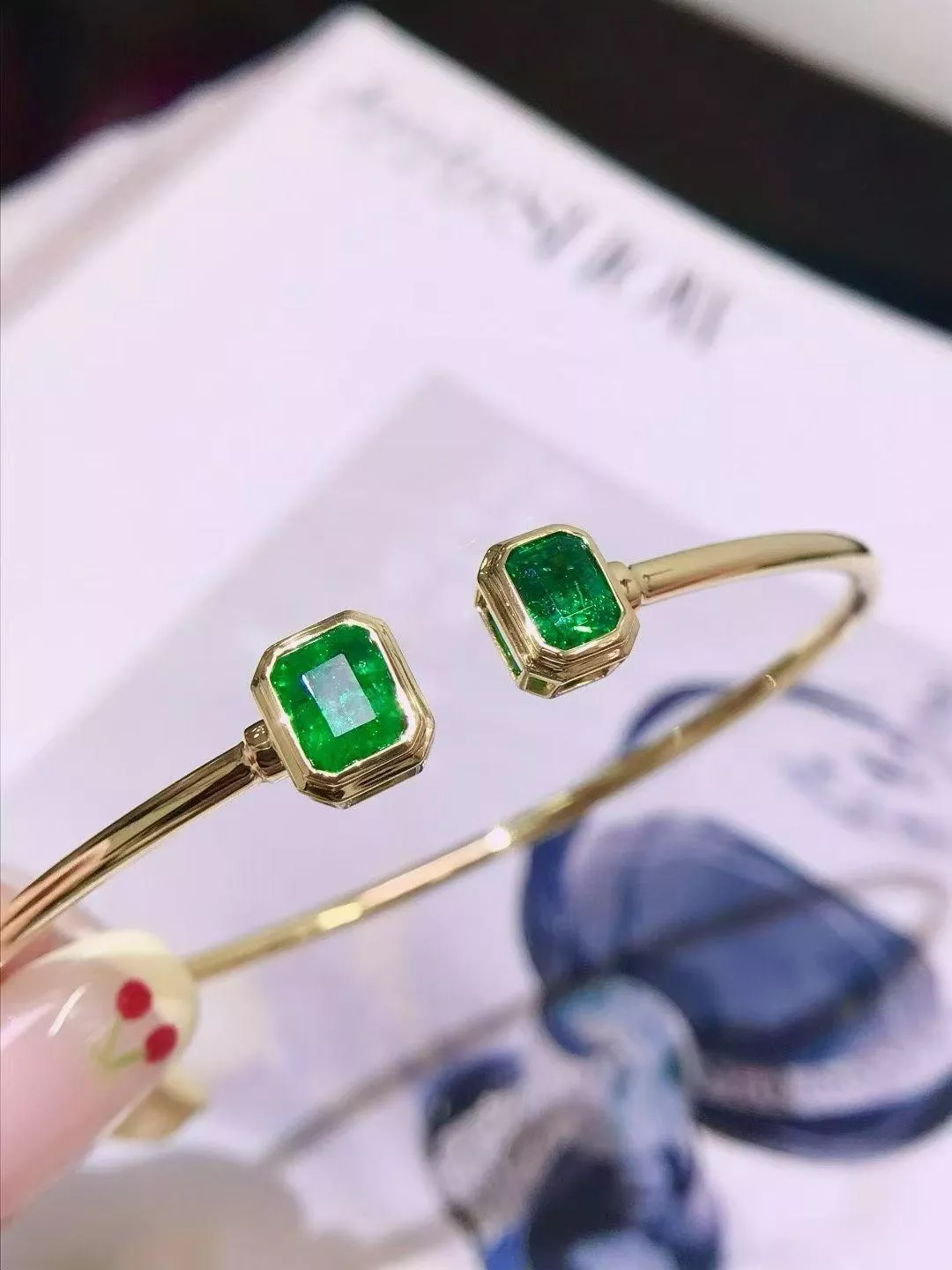 祖母綠手鐲  2.1克拉 18k金重5.63g 台北門市 CG-625