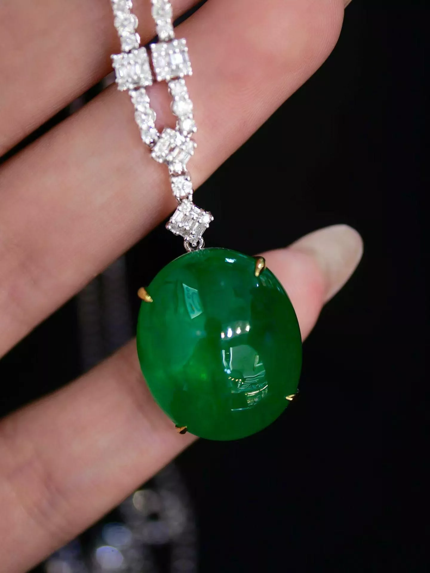 祖母綠項鍊    19.2克拉 耀眼奪目PT950鑽石點綴鑲嵌   台北門市 CG-627